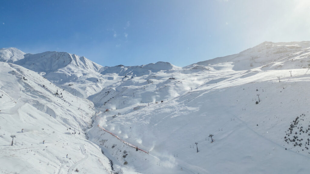 Inicio de temporada de nieve en el Pirineo: Astún, Candanchú y Formigal se preparan para un gran arranque