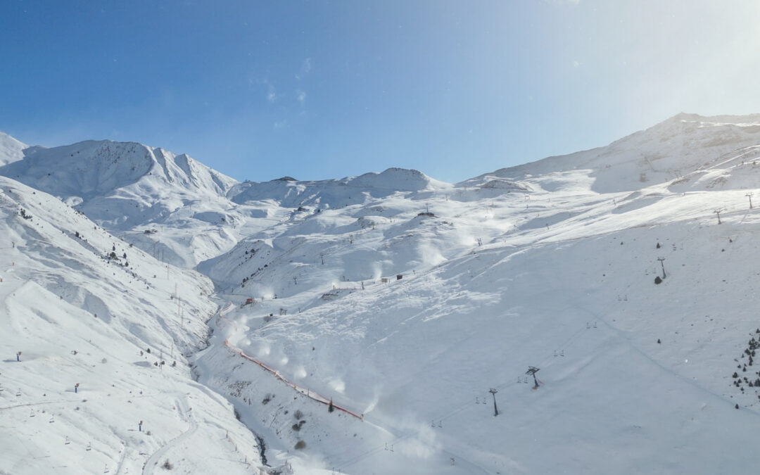 Inicio de temporada de nieve en el Pirineo: Astún, Candanchú y Formigal se preparan para un gran arranque