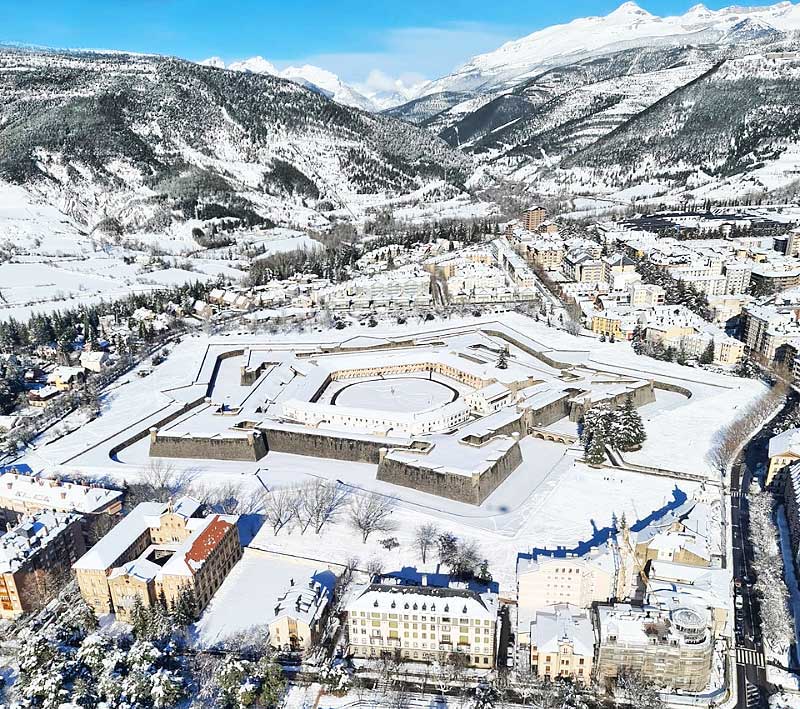 Ciudadela de Jaca. Desde Jaca, te ayudamos a planificar una estancia perfecta en el Pirineo Aragonés.